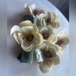 Z Gallerie Vintage Magnolia Napkin Rings – Set of 6 – Cream Floral Table Decor